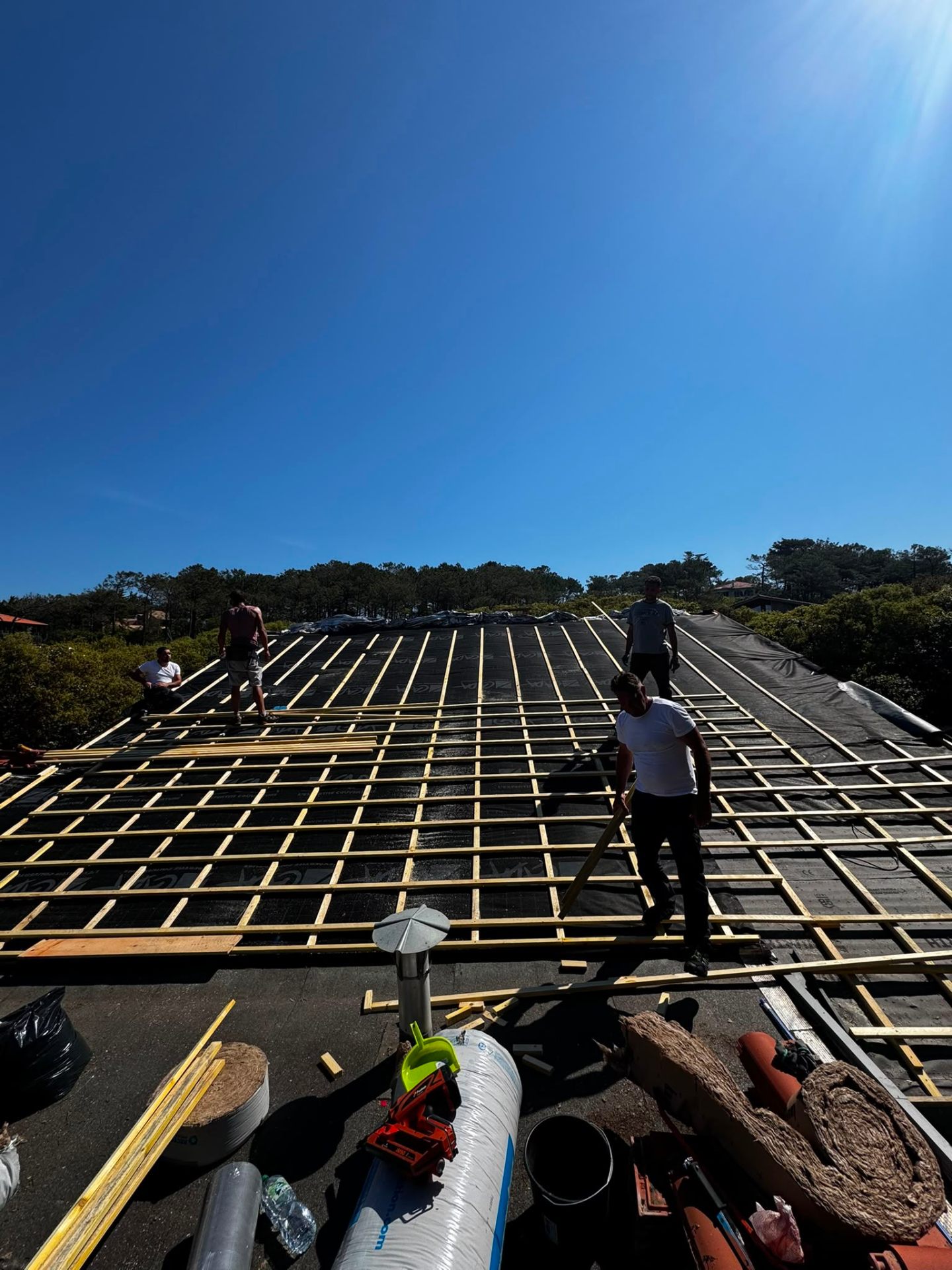 Équipe Rénov'Toit sur chantier de charpente
